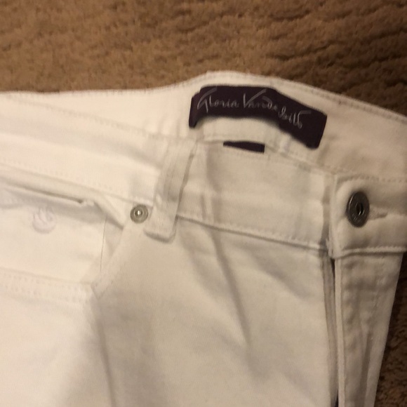 Gloria Vanderbilt White Straight Leg Jeans. Never worn. New. NWOT. - Picture 9 of 9